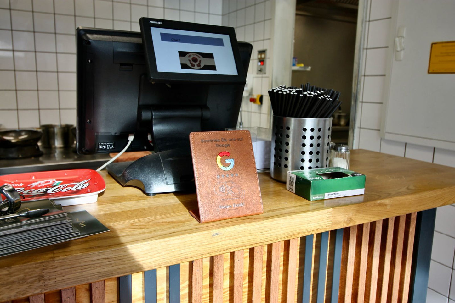Google Bewertungs-Aufsteller – Premium Kunstleder mit NFC | Reviewify